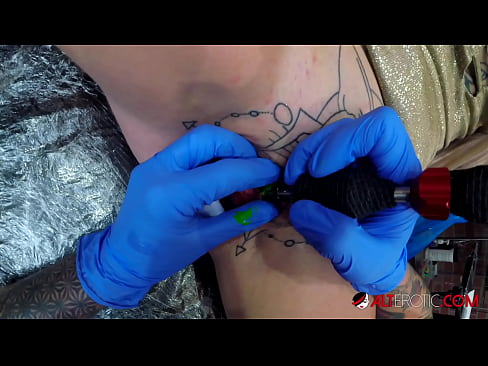 ❤️ Extremely tattooed hottie Sully Savage got a tattoo on her clitoris ️❌ Hard porn at porn en-us.bladesoul.top ❌❤